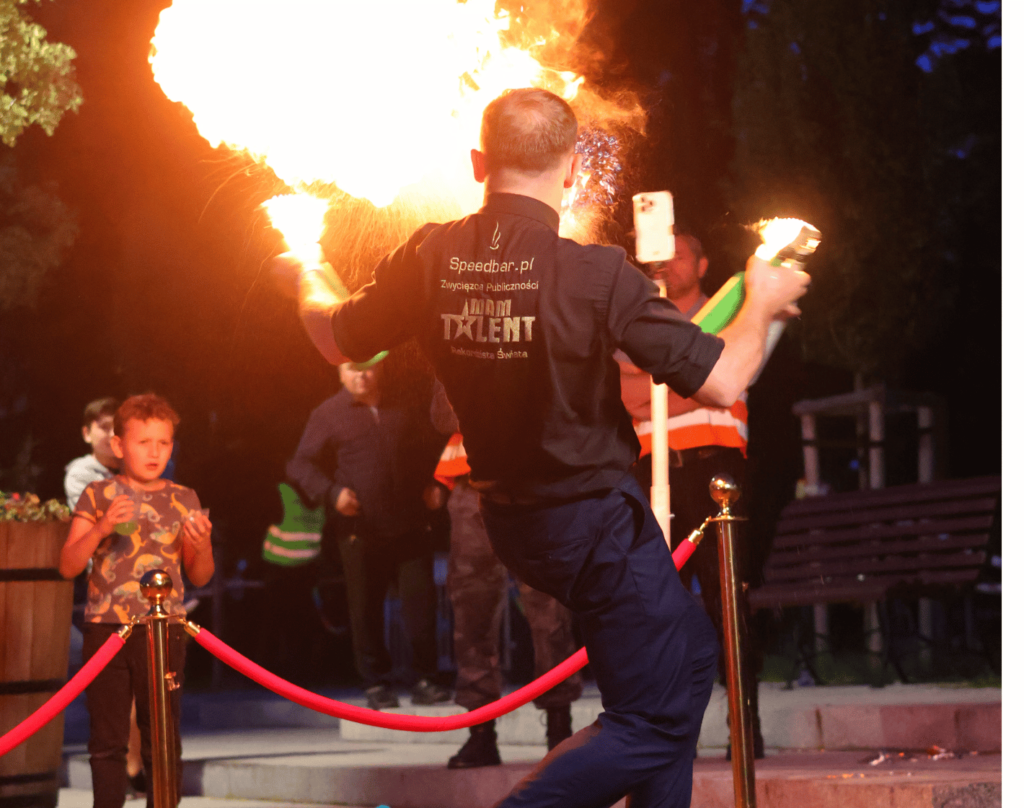 Pokaz ognia na fotobudce 360 podczas imprezy biznesowej